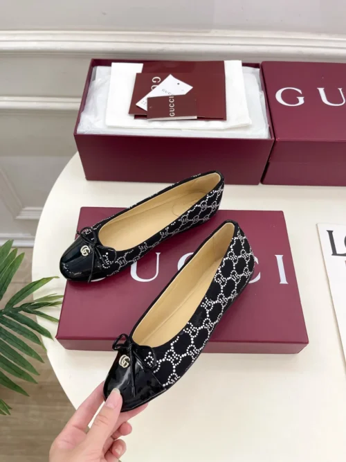 Gucci Crystal-Embellished Ballet Flats