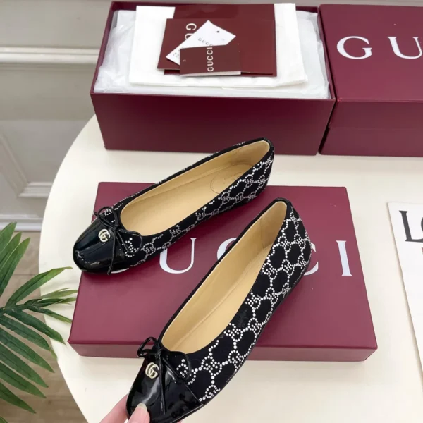SHGUCCI0006-01 Gucci Crystal-Embellished Ballet Flats