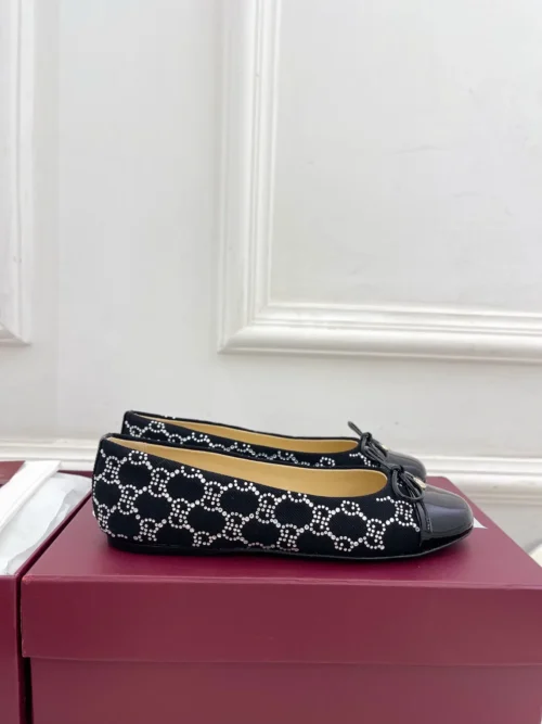 Gucci Crystal-Embellished Ballet Flats