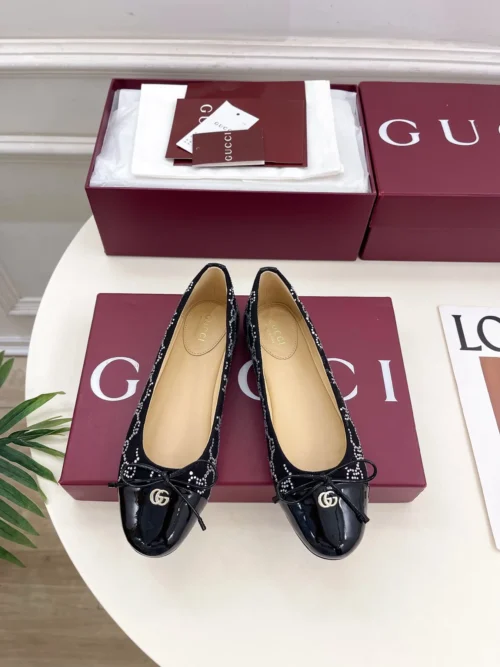 Gucci Crystal-Embellished Ballet Flats
