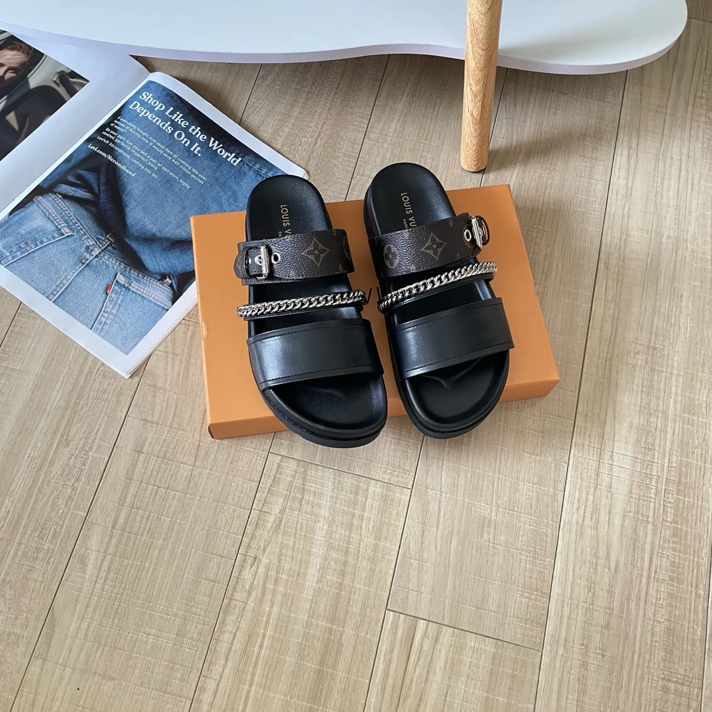 Louis Vuitton Chain-Detail Slides