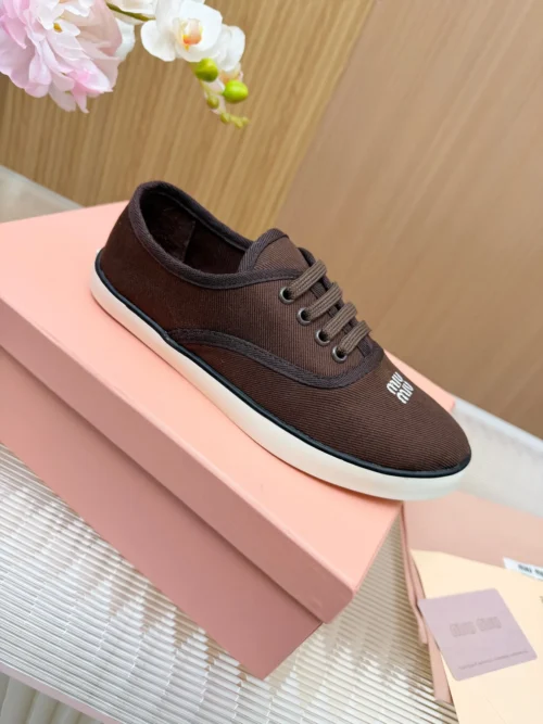 Miu Miu Canvas Canvas Sneakers