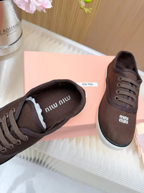 Miu Miu Canvas Canvas Sneakers