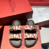 Valentino Slides