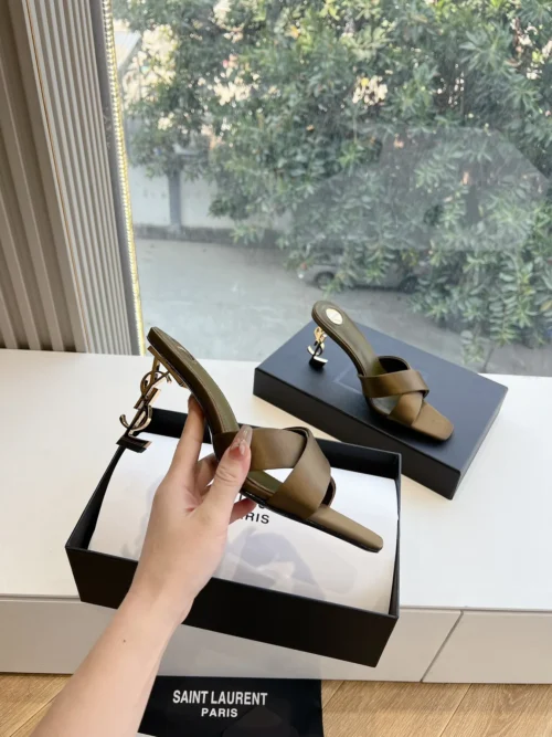 Saint Laurent Pointed-Toe Chain-Detail Pumps