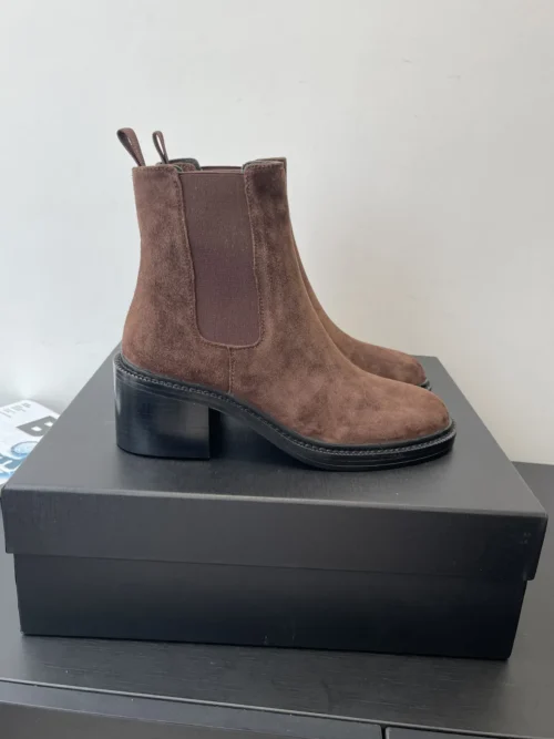 Saint Laurent Chelsea Boots