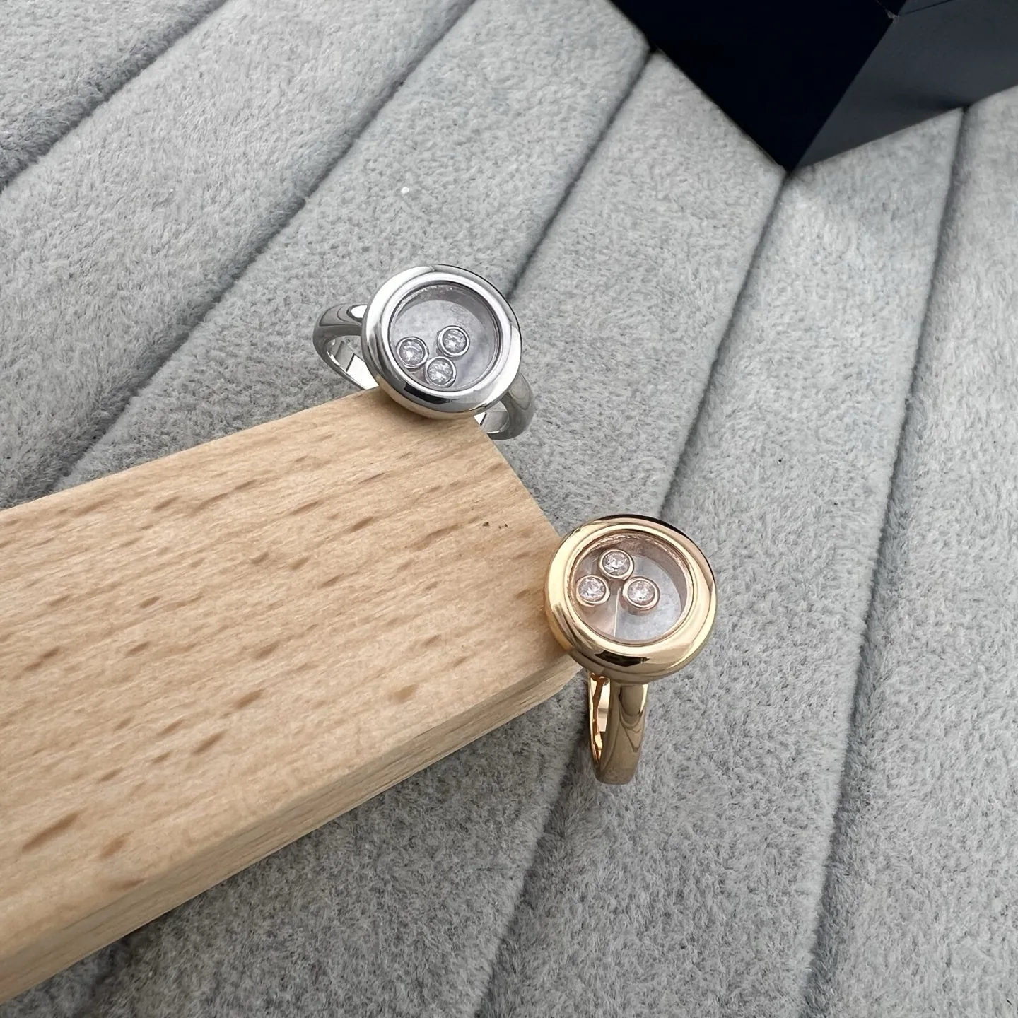 Chopard Round Three-Stone Ring