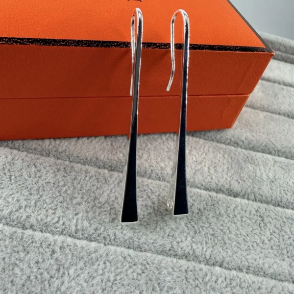 JWHERMES0060-01 Hermes Polished Long Drop Earrings