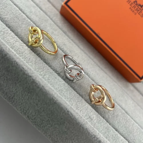 Hermes Q Letter Polished Ring