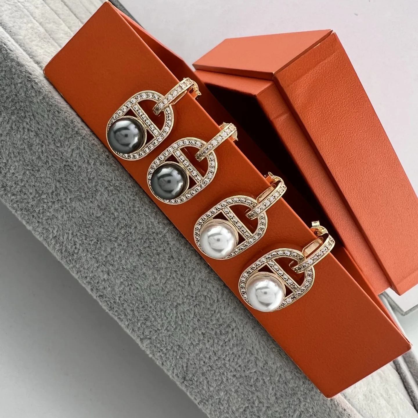 JWHERMES0071-01 Hermes Anchor Link Pavé Stud Earrings