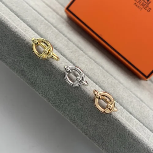 Hermes Q Letter Polished Ring
