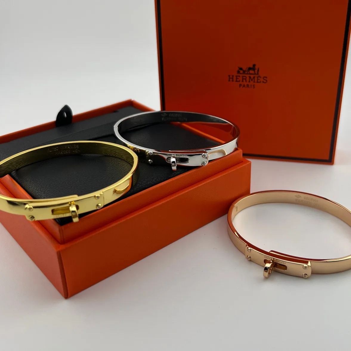 JWHERMES0143-01 Hermes Anchor Link Stone-Accented Bangle Bracelet