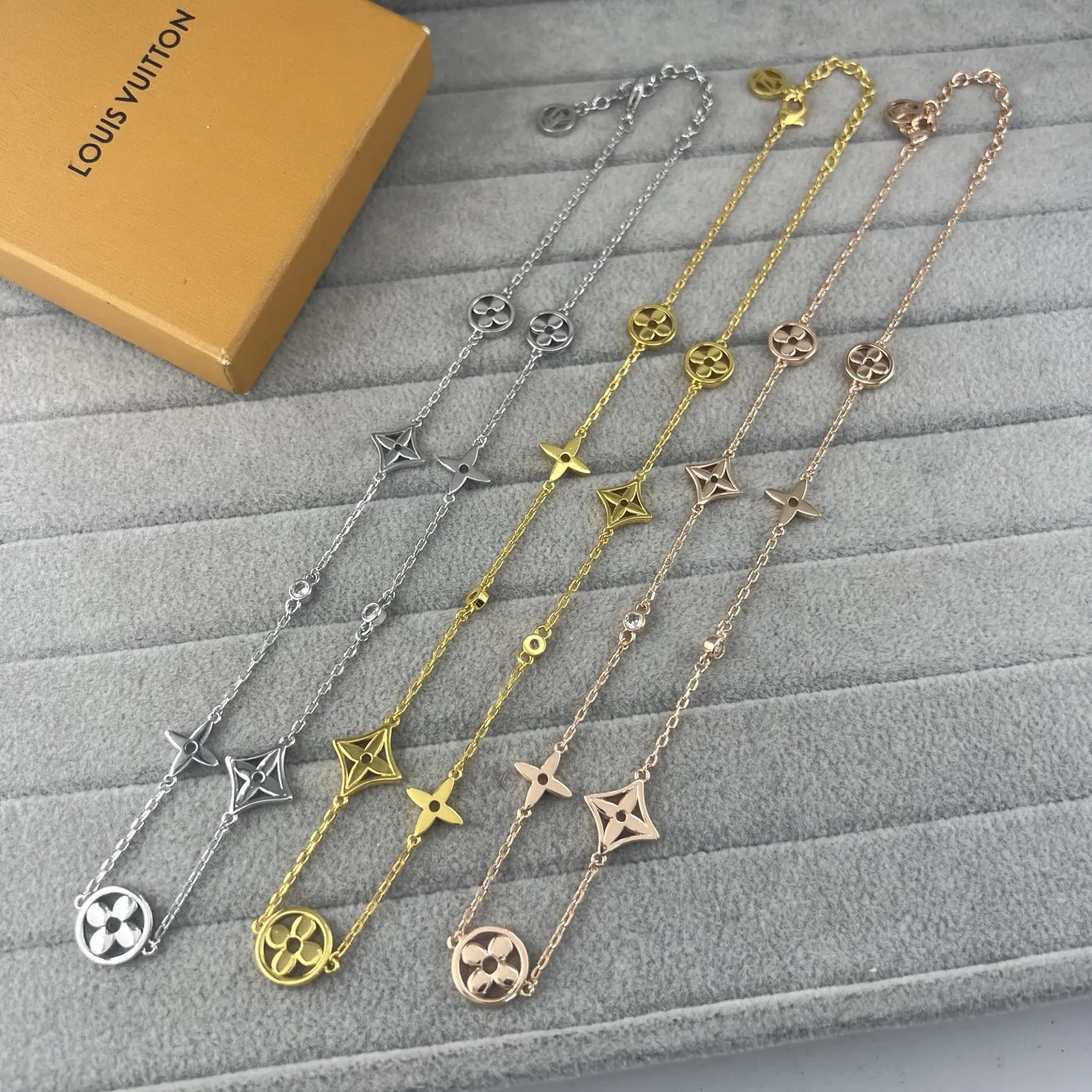 JWLV0001-01 Louis Vuitton Lucky Clover Multi-Motif Necklace