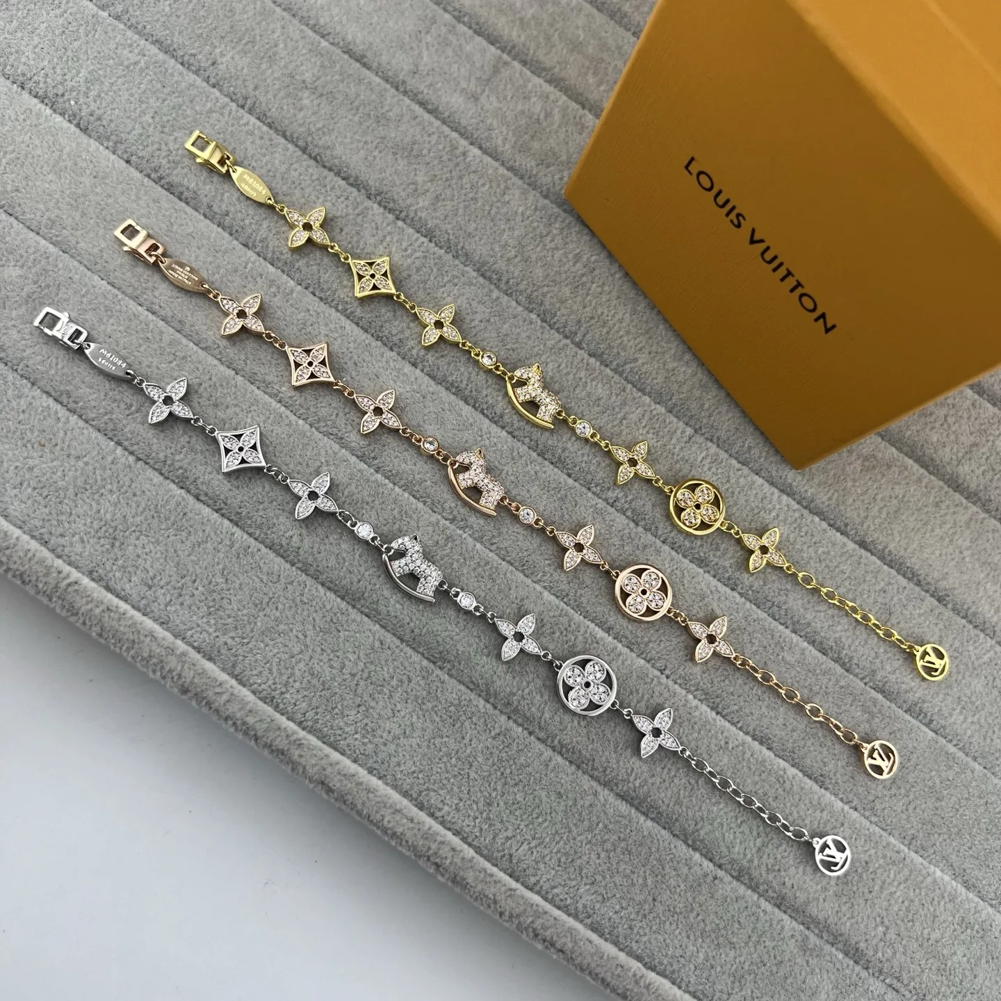 JWLV0003-01 Louis Vuitton Seven-Clover Horse-Detail Pavé Bracelet