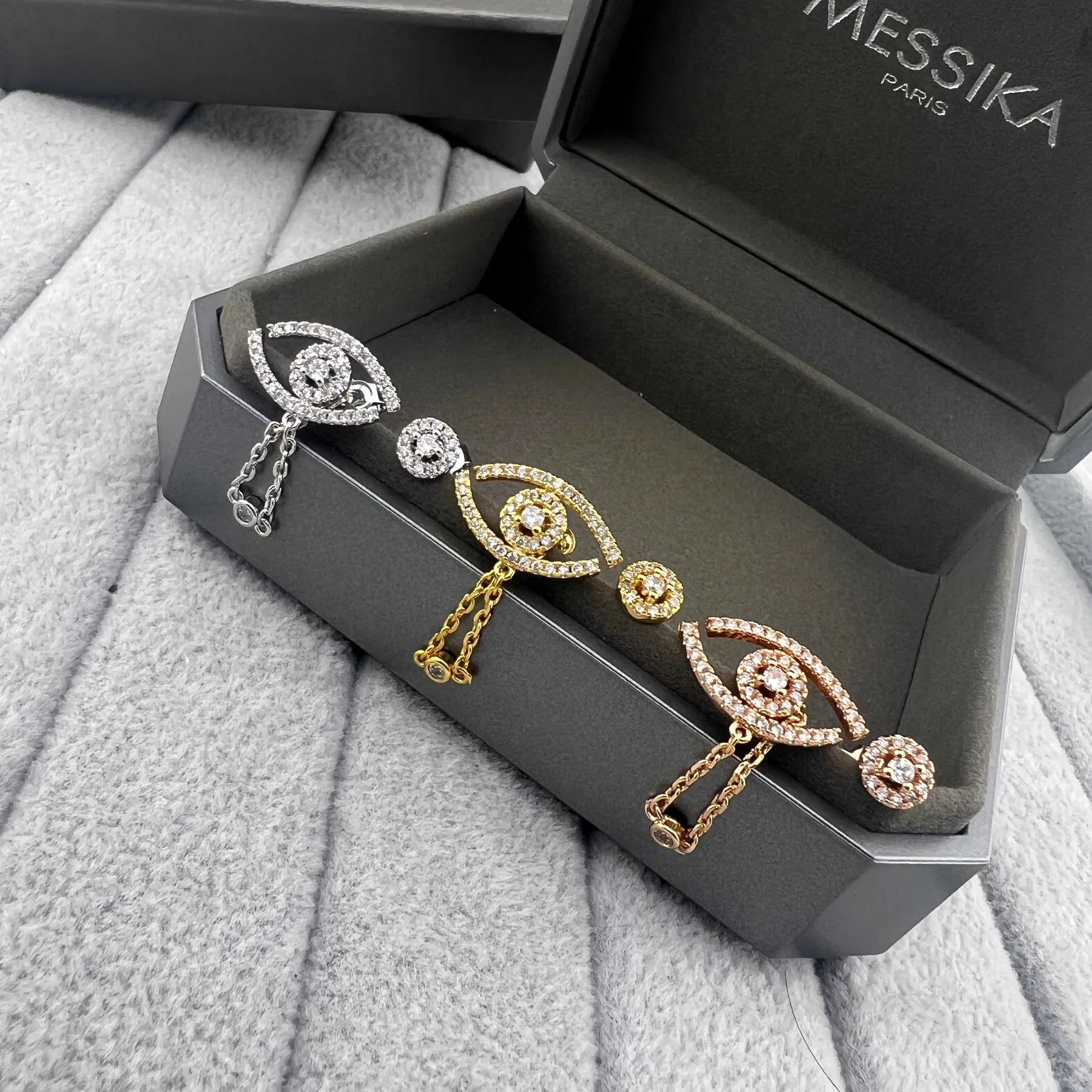 JWMESSIKA0027-01 Messika Eye Asymmetric Earrings