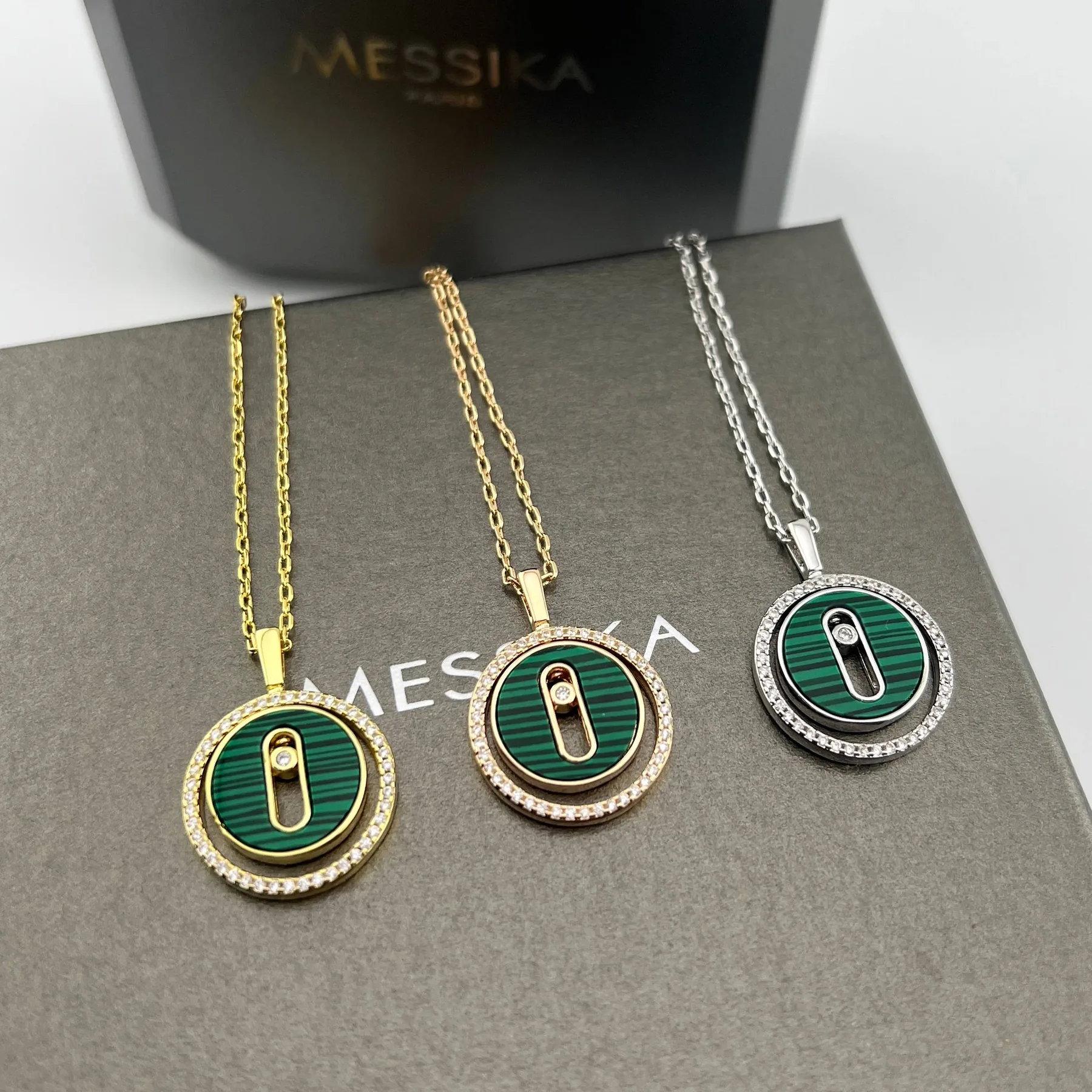 JWMESSIKA0079-01 Messika Lucky Move Malachite Single-Stone Sliding Necklace
