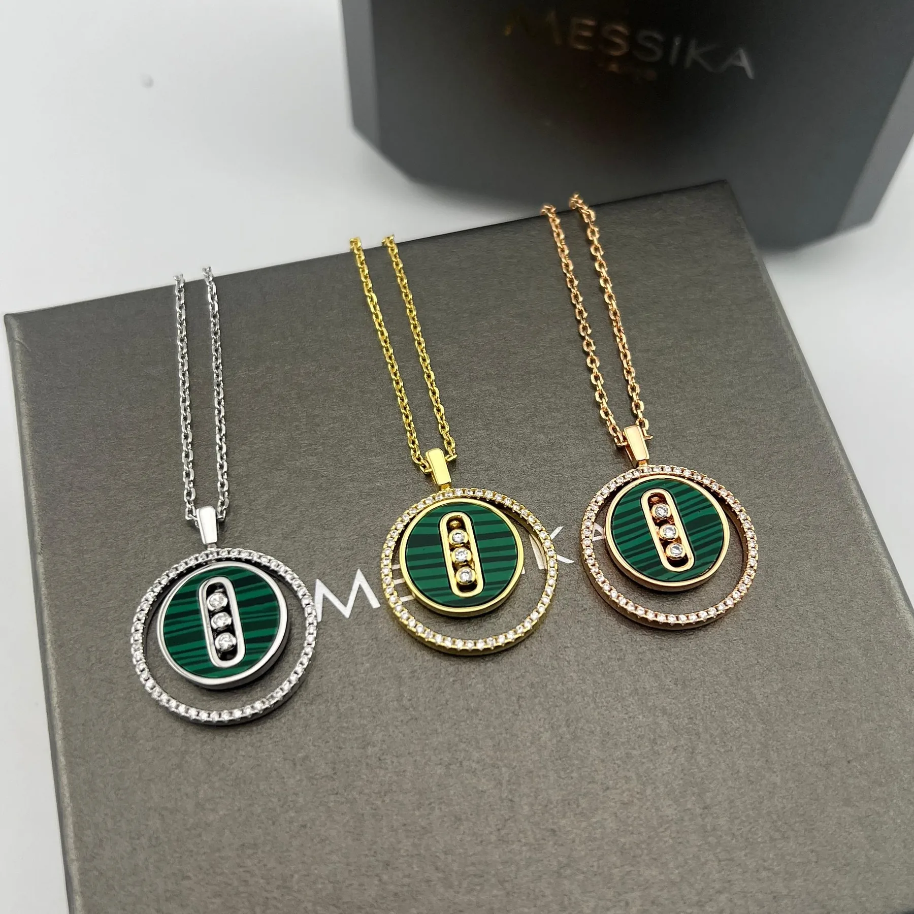 JWMESSIKA0080-01 Messika Lucky Move Malachite Three-Stone Sliding Necklace
