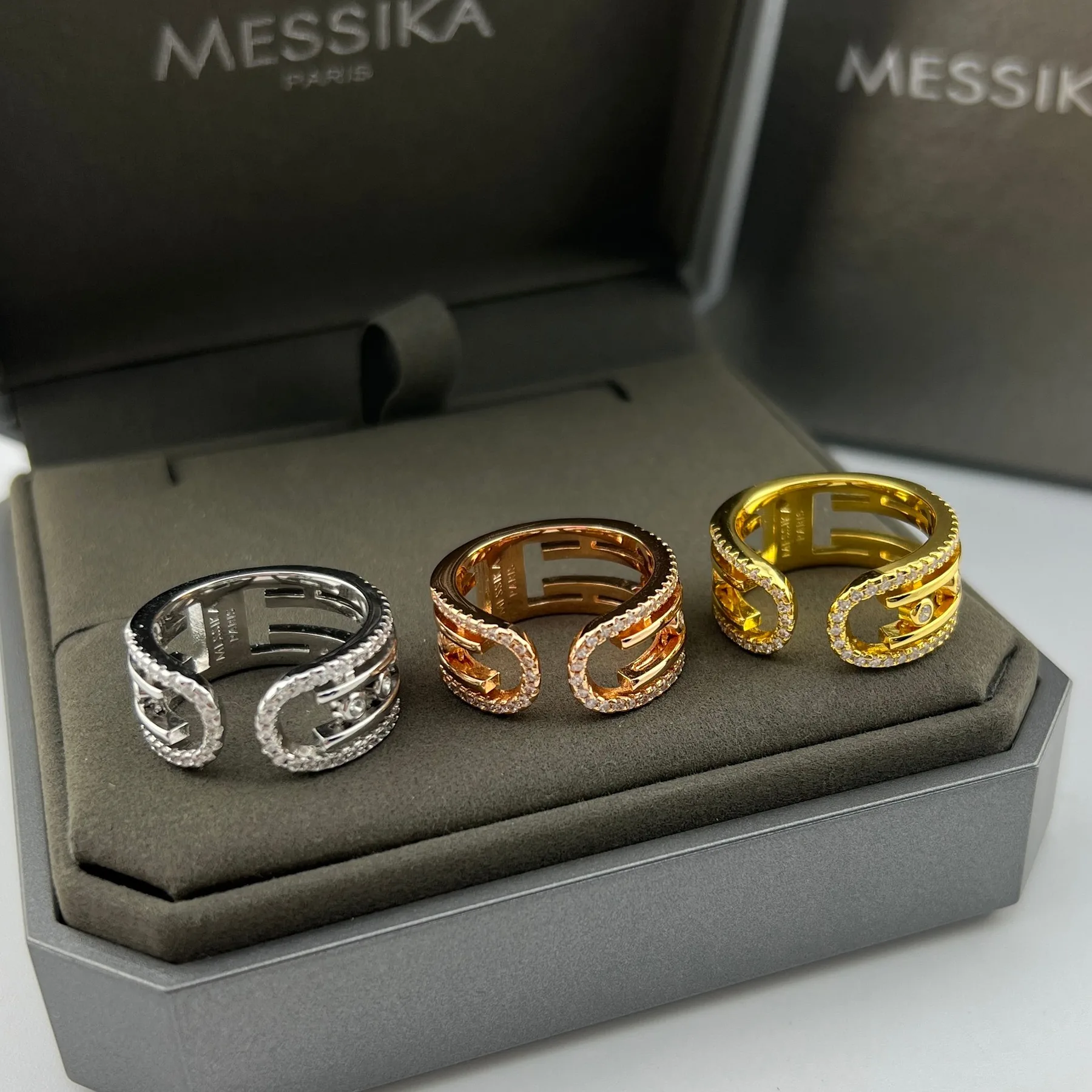 Messika Three-Stone Asymmetric Ring