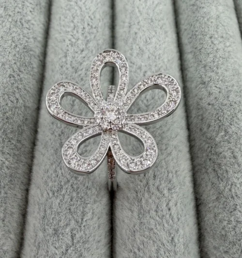 Van Cleef & Arpels Sunflower Pavé Ring