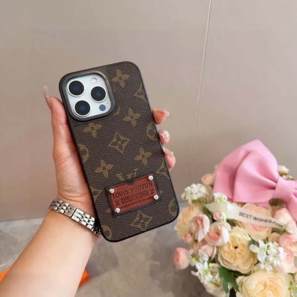 Louis Vuitton Monogram Full-Cover Phone Case with a Leather-Look Finish - Ref. PCLV0035