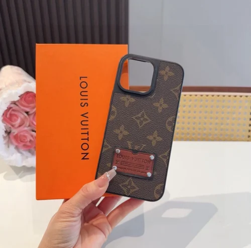 Louis Vuitton Monogram Full-Cover Phone Case with a Leather-Look Finish - Ref. PCLV0035