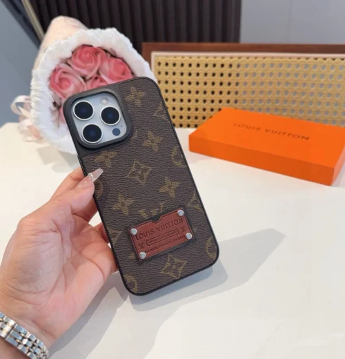 Louis Vuitton Monogram Full-Cover Phone Case with a Leather-Look Finish - Ref. PCLV0035
