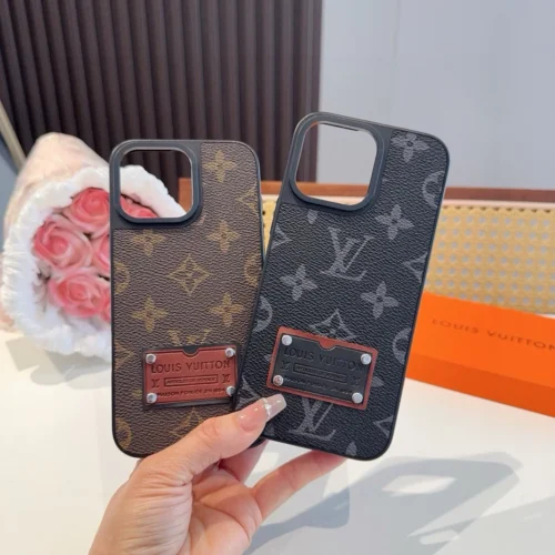 Louis Vuitton Monogram Full-Cover Phone Case with a Leather-Look Finish - Ref. PCLV0039