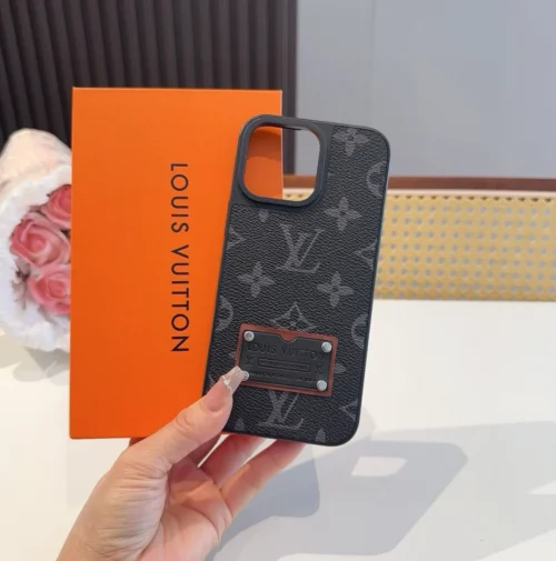 Louis Vuitton Monogram Full-Cover Phone Case with a Leather-Look Finish - Ref. PCLV0039