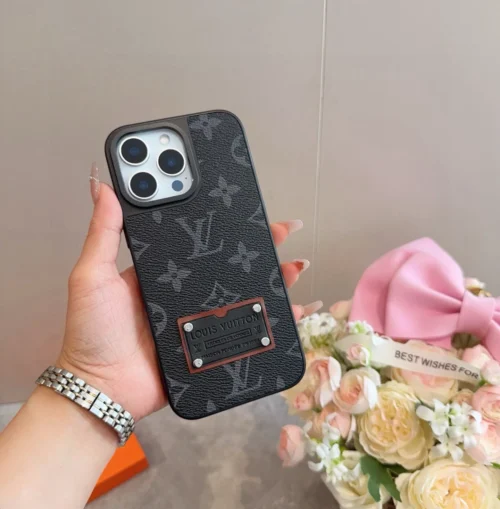 Louis Vuitton Monogram Full-Cover Phone Case with a Leather-Look Finish - Ref. PCLV0039