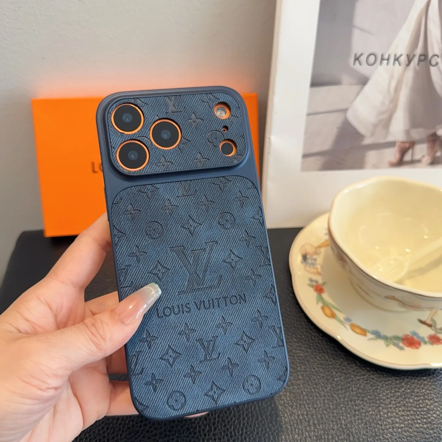 Louis Vuitton Leather-Look Phone Case with Full-Wrap Edges and Precision Cutouts - Ref. PCLV0055