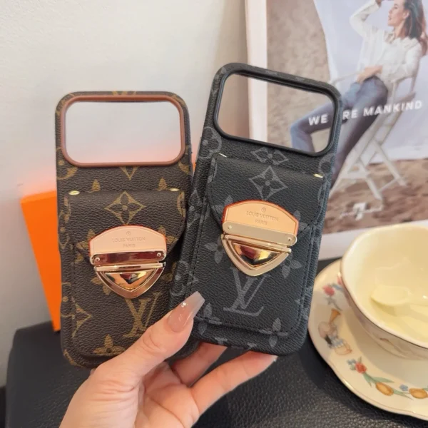 PCLV0267-01 Louis Vuitton Classic Monogram Phone Case with Integrated Cardholder - Ref. PCLV0267