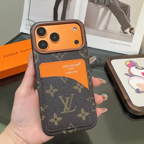 PCLV0272-01 Louis Vuitton Classic Monogram Phone Case with Integrated Cardholder - Ref. PCLV0272