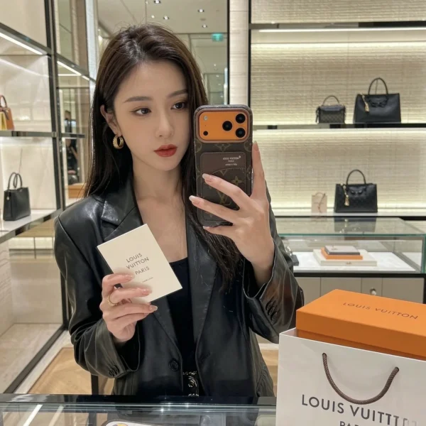 PCLV0273-01 Louis Vuitton Classic Monogram Phone Case with Integrated Cardholder - Ref. PCLV0273