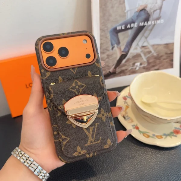PCLV0278-01 Louis Vuitton Classic Monogram Phone Case with Integrated Cardholder - Ref. PCLV0278